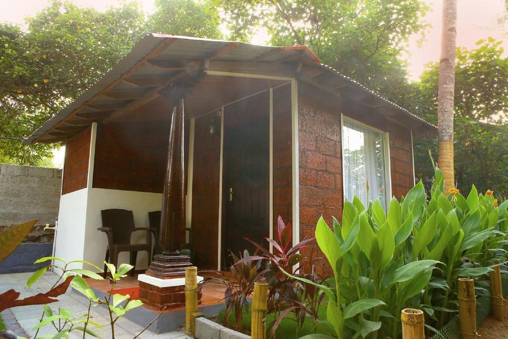 Dolphin Bay Hotel Varkala Exterior photo